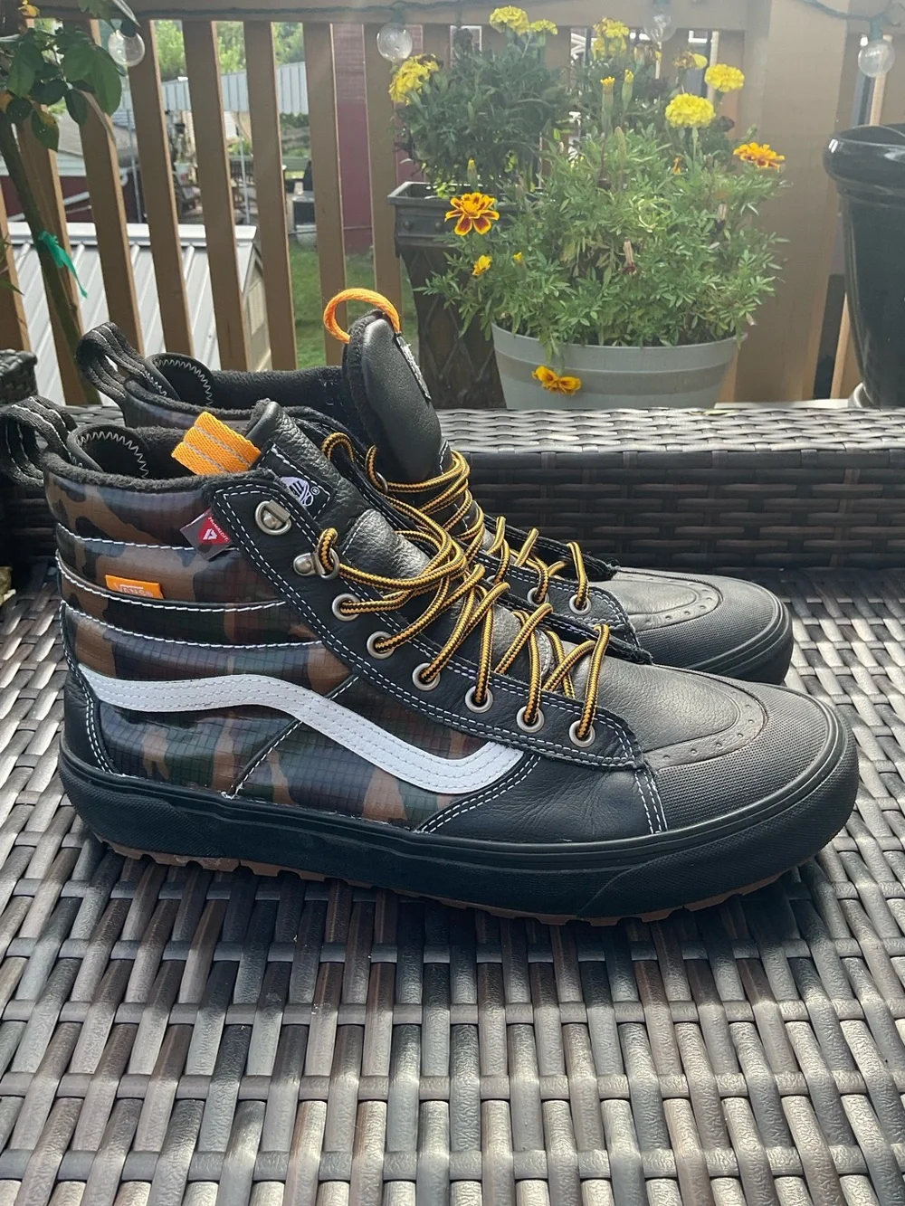 VANS Sk8 Hi MTE 2.0 DX, Black / Green Camo. Very Good Condition. Men’s 11.5.